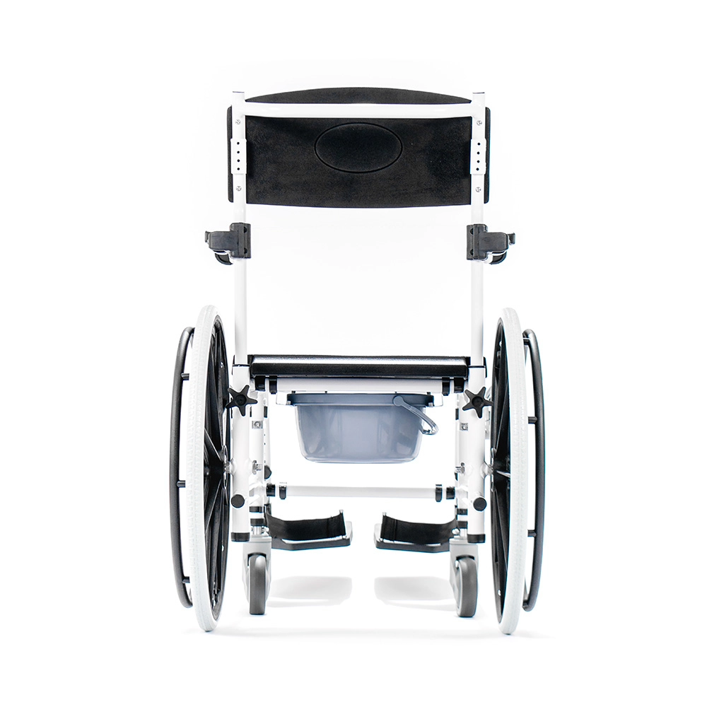 Cadeira de banho Evo vista frontal, com assento sanitário — Mobility